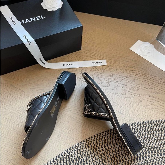 Chanel Quilted Black Sandals with Chain Accent - Picture 4 of 6